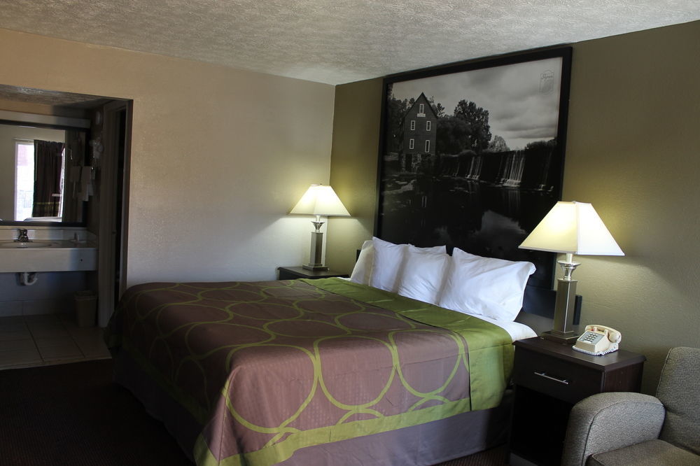 Super 8 By Wyndham Locust Grove Motel Ngoại thất bức ảnh
