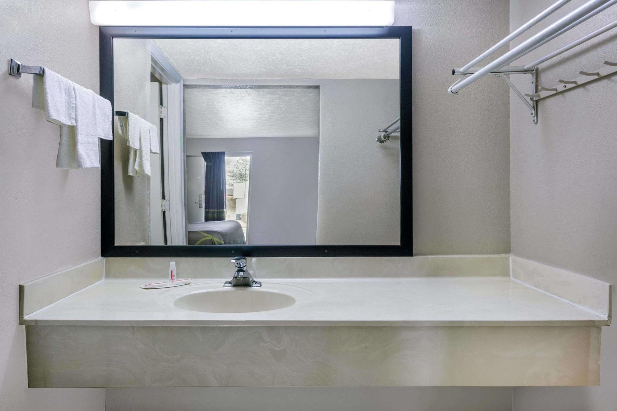 Super 8 By Wyndham Locust Grove Motel Ngoại thất bức ảnh