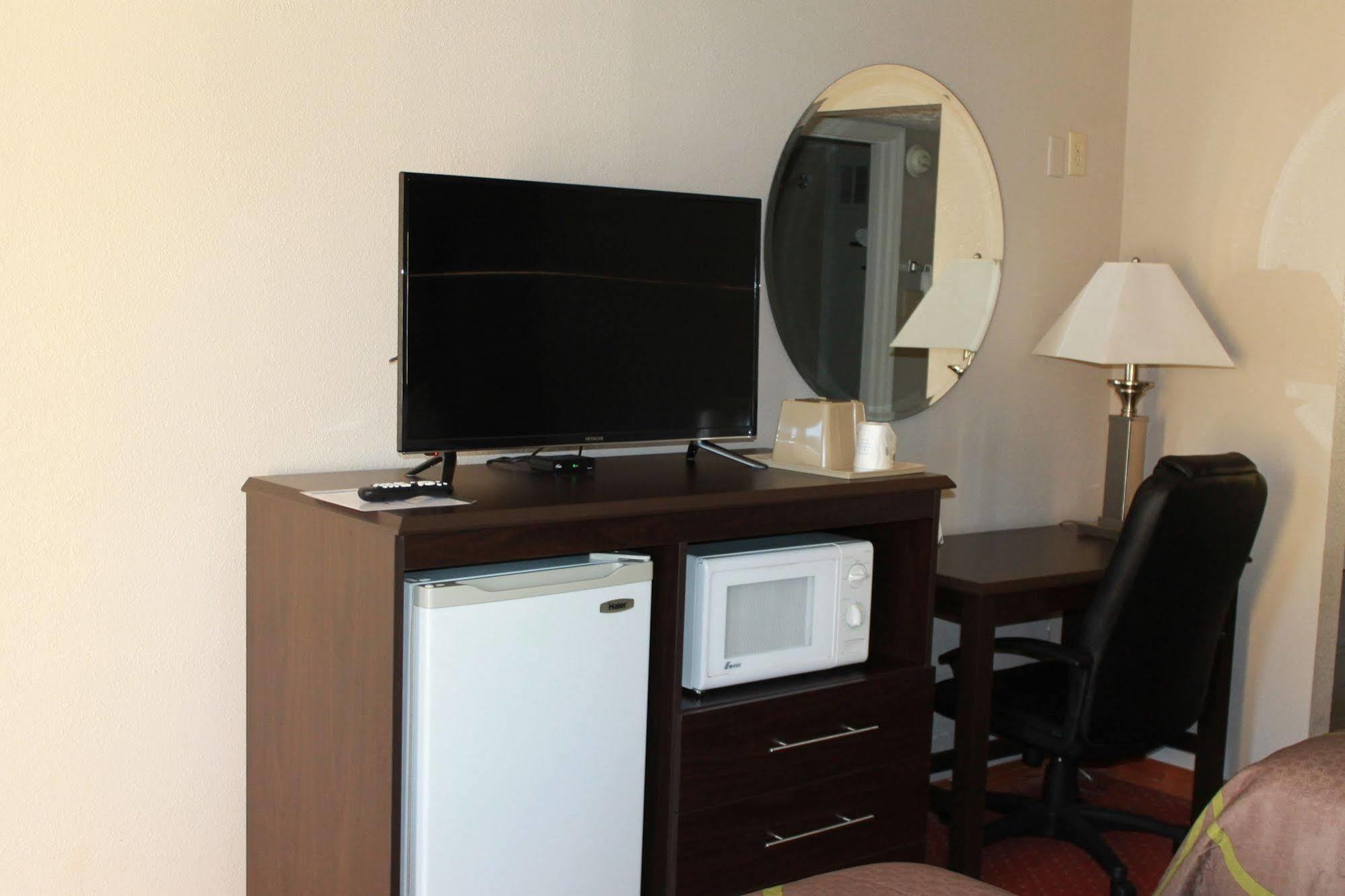 Super 8 By Wyndham Locust Grove Motel Ngoại thất bức ảnh